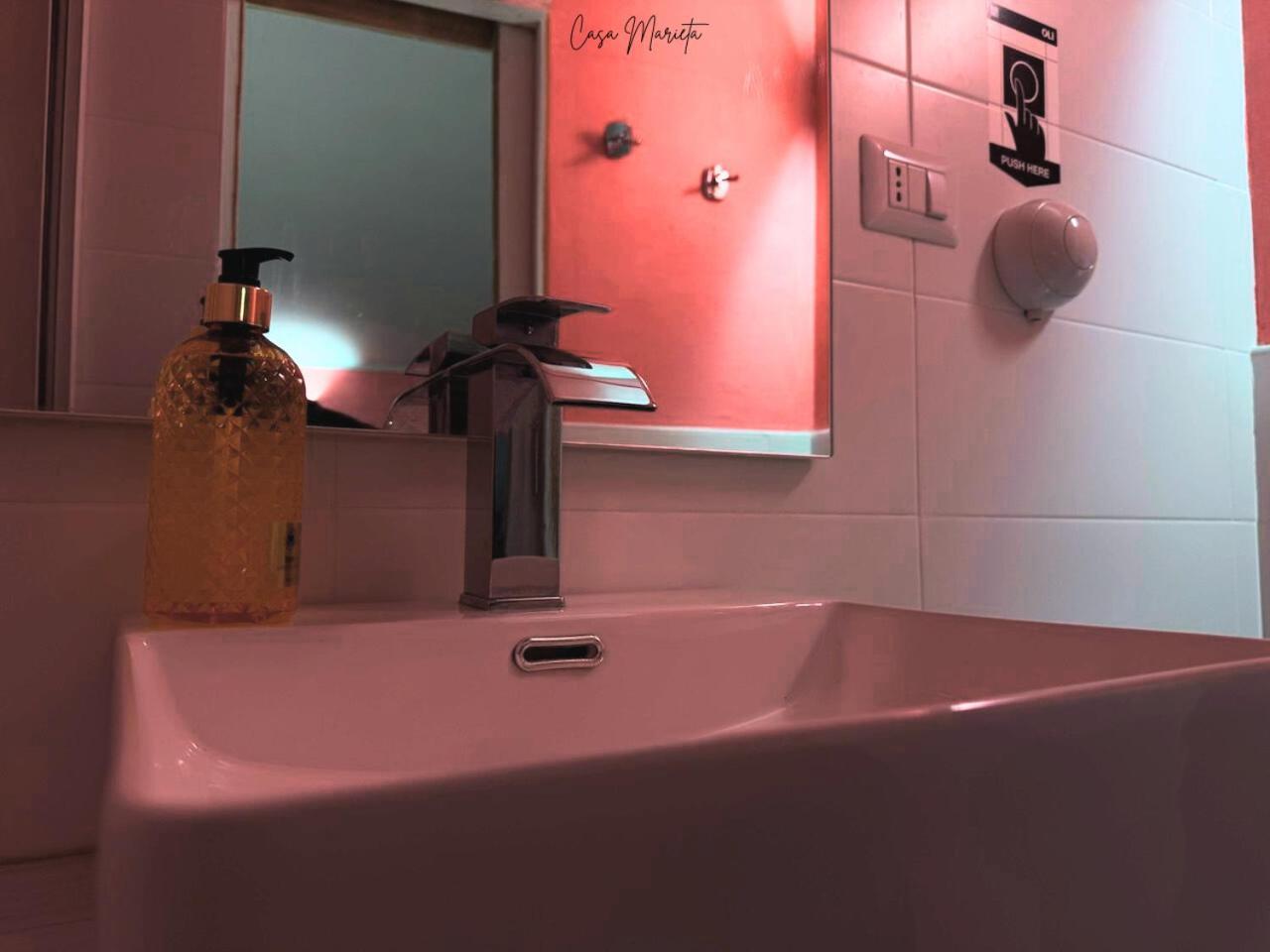 Marieta Rooms Sarzana Eksteriør billede