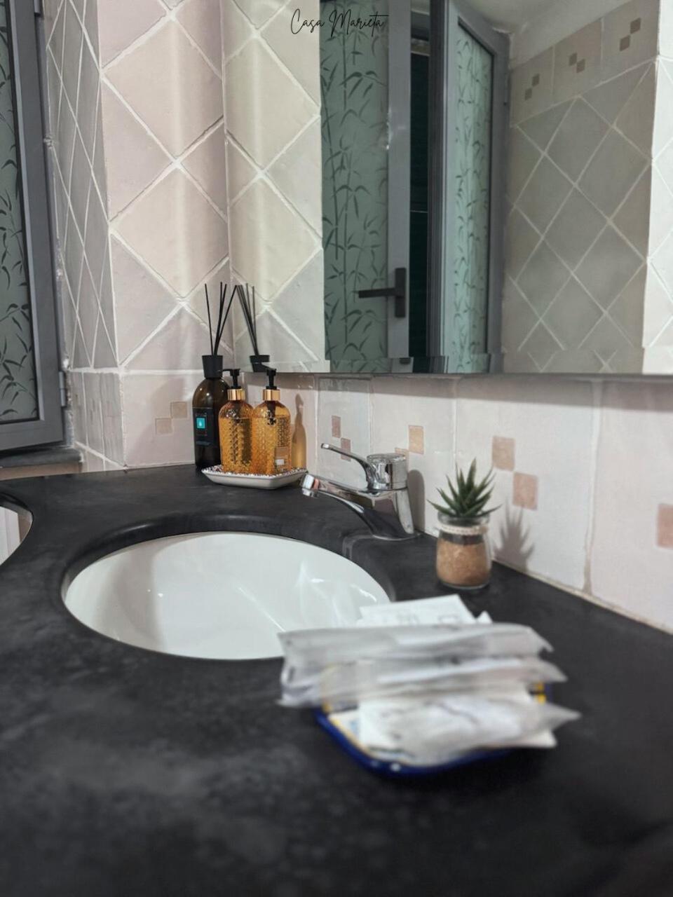 Marieta Rooms Sarzana Eksteriør billede