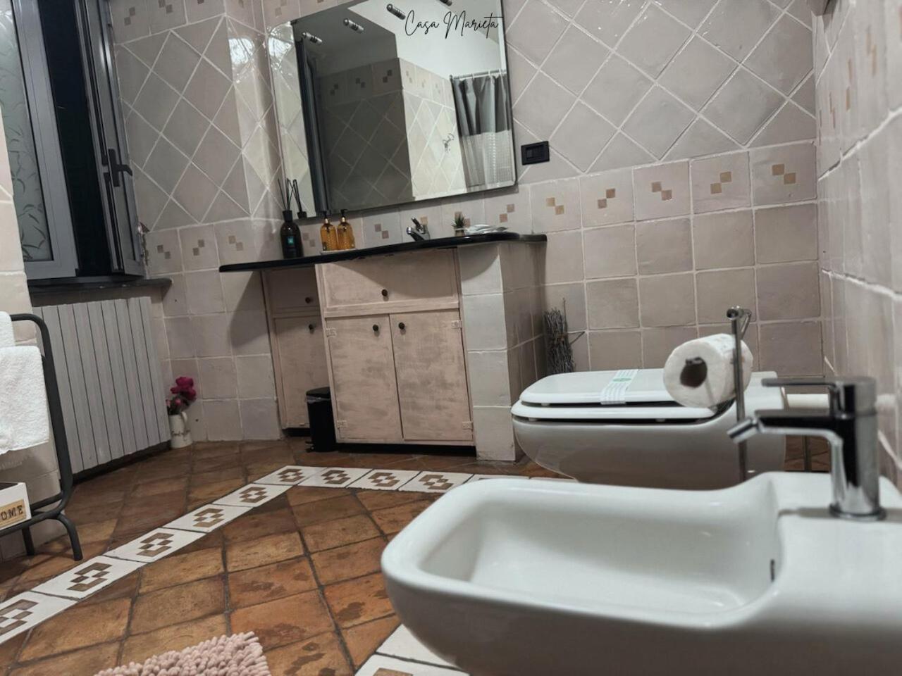 Marieta Rooms Sarzana Eksteriør billede