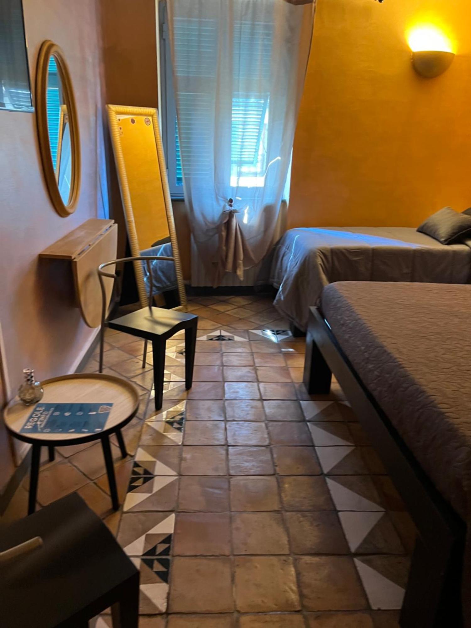 Marieta Rooms Sarzana Eksteriør billede