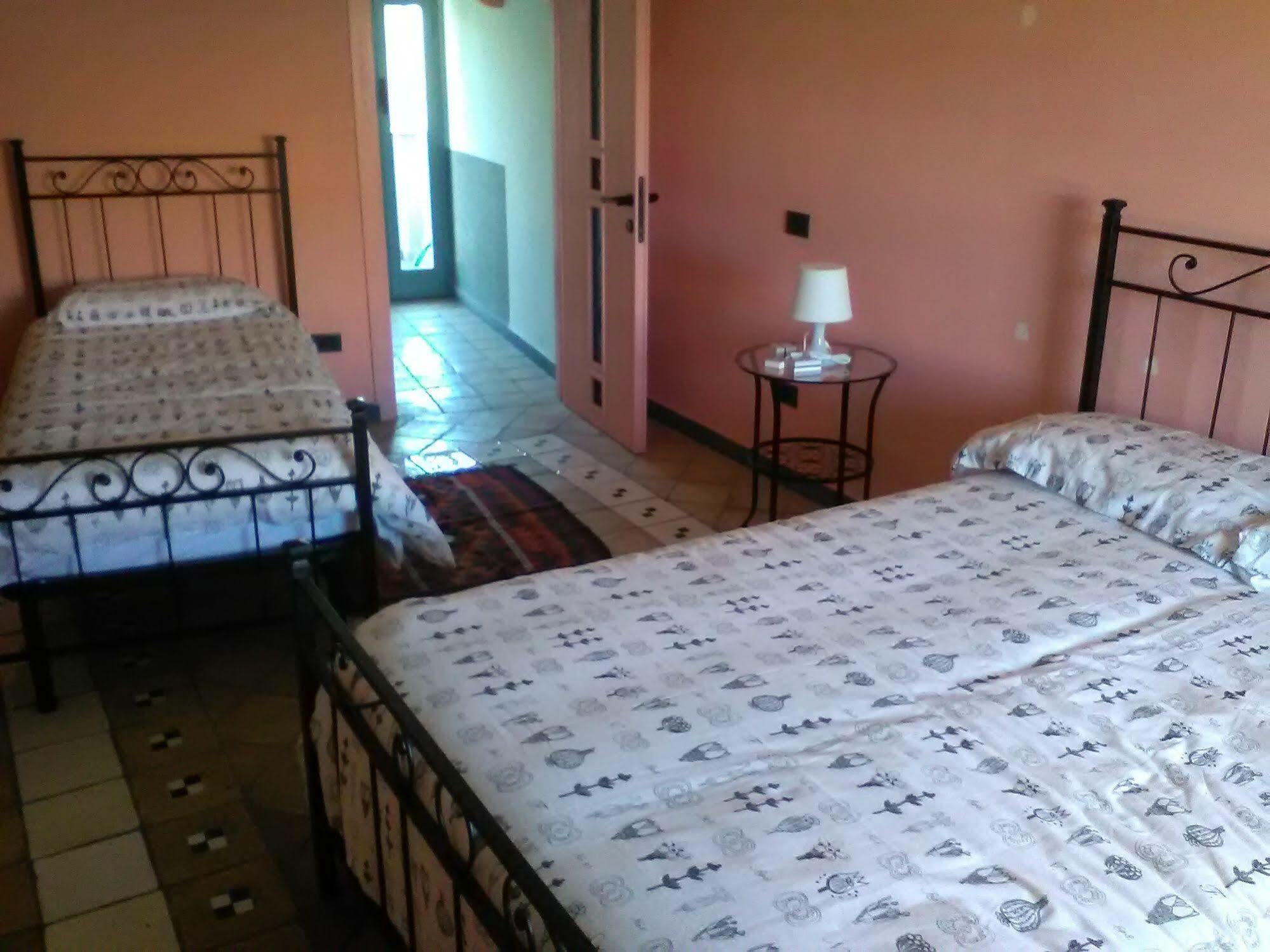Marieta Rooms Sarzana Eksteriør billede